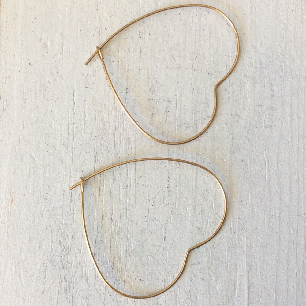 New lightweight hoop hearts earrings gold tone